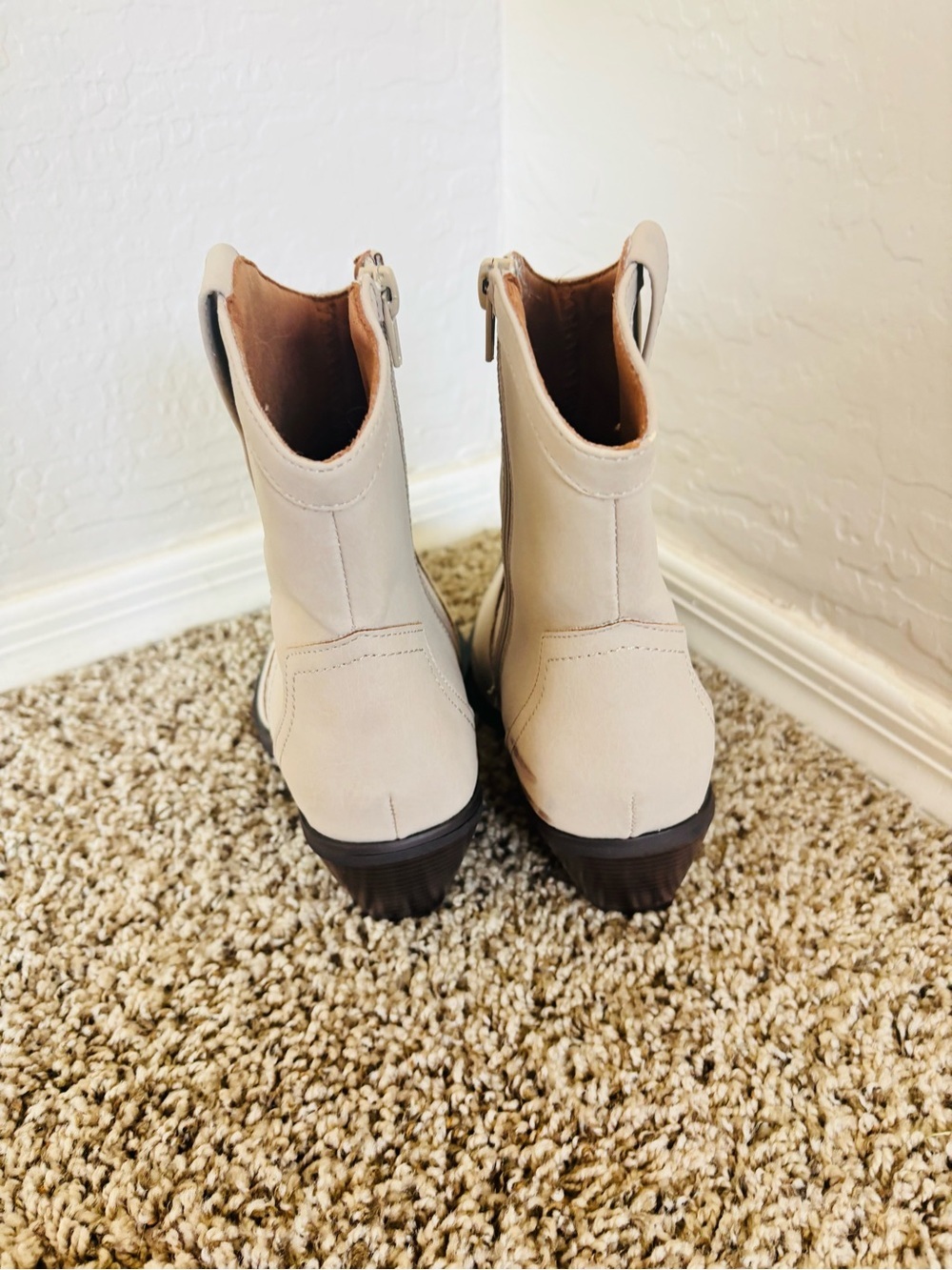 SHEIN Cream Western Ankle Boots with Stacked Heel - Picture 6 of 11